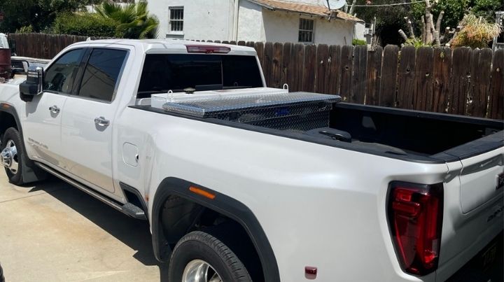 L Shaped Fuel Transfer Tank Truck