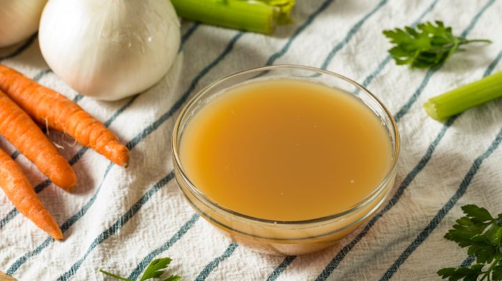 Bone broth contains many nutritional benefits